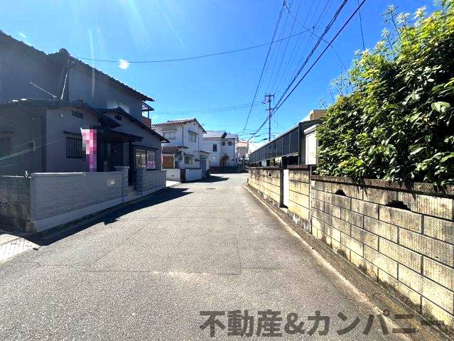 古三津3丁目の中古のおうちの前面道路含む現地写真|前面道路含む現地写真です