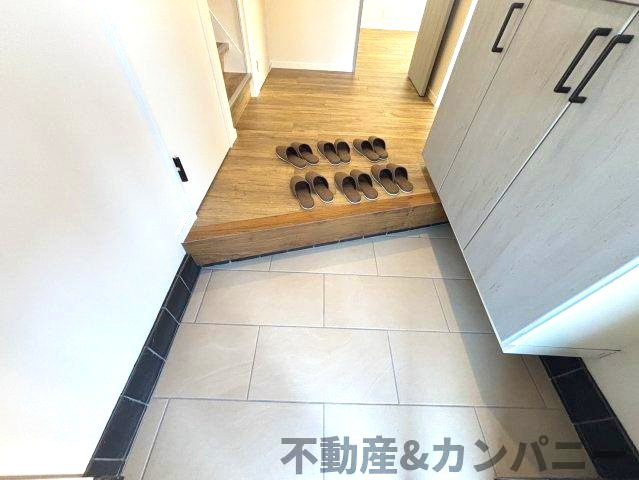 古三津3丁目の中古のおうちの玄関|シンプルで使いやすい玄関です