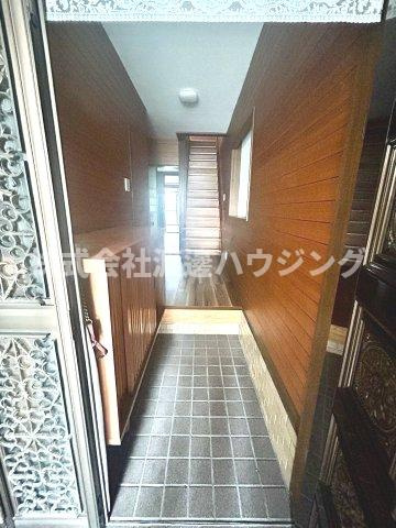 ロッヂm豊秀町2丁目テラスハウスの玄関