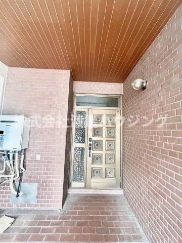 ロッヂm豊秀町2丁目テラスハウスのエントランス