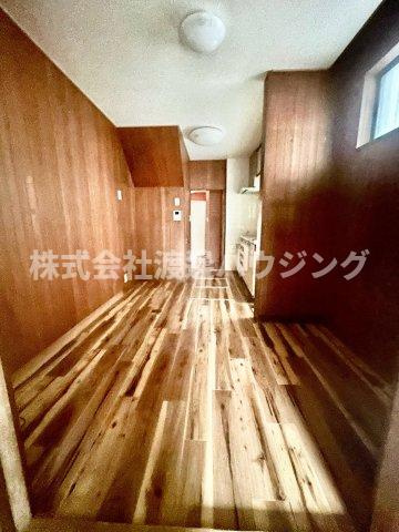 ロッヂm豊秀町2丁目テラスハウスの居間・リビング