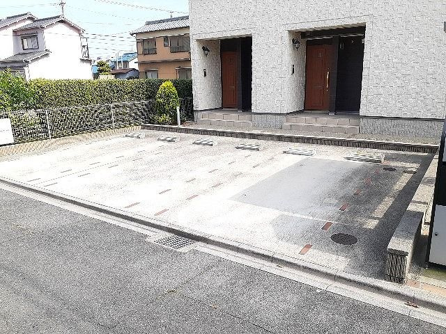Ｔ・ＰＬＡＣＥ　Ⅱの駐車場