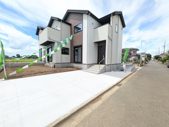つくば市東光台　2期　新築戸建て　2号棟の前面道路含む現地写真|陽当たりや敷地の広さをご確認できます！
本日のご見学も可能です♪
お気軽にお電話またはお問い合わせください。