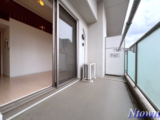 【バルコニー】 | エステムコート名古屋駅前CORE | 開放的で明るい空間を演出してくれるバルコニーです