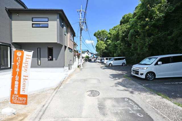 ブルーミングガーデン野間5丁目新築一戸建て│3LDK+並列駐車2台可の前面道路含む現地写真|前面道路は北側4.4ｍ公道です。