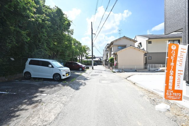 ブルーミングガーデン野間5丁目新築一戸建て│3LDK+並列駐車2台可の前面道路含む現地写真|前面道路は北側4.4ｍ公道です。