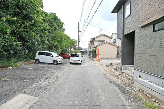 ブルーミングガーデン野間5丁目新築一戸建て│3LDK+並列駐車2台可の前面道路含む現地写真|前面道路は北側4.4ｍ公道です。