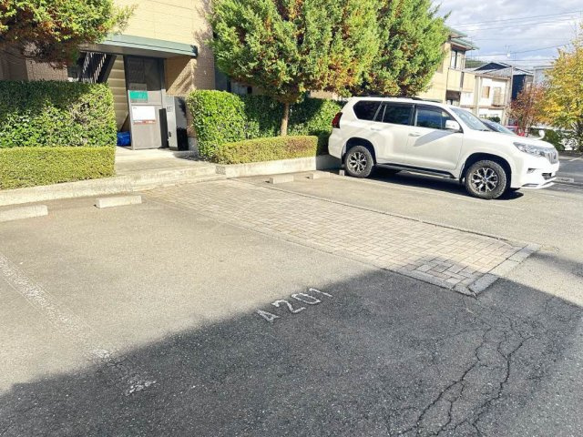 グランシード三ツ割Ａの駐車場