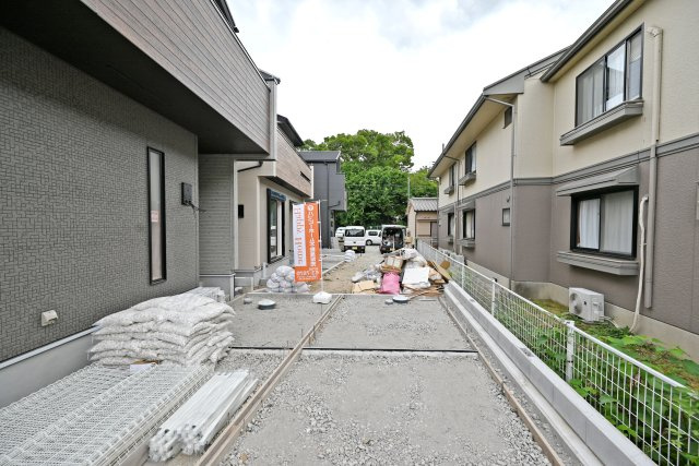 ブルーミングガーデン野間5丁目新築一戸建て│3LDK+並列駐車2台可の前面道路含む現地写真|2号棟、3号棟協定道路です。