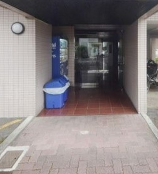 モナークマンション橋本弐番館のエントランス