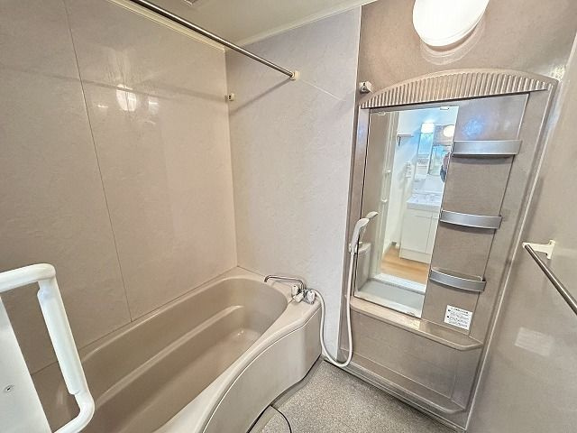 横浜市保土ケ谷区新井町の賃貸マンションの浴室