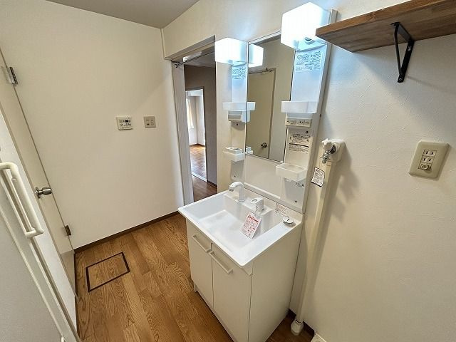 横浜市保土ケ谷区新井町の賃貸マンションの独立洗面台