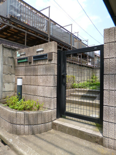 石橋メゾンのエントランス|★門扉付き★