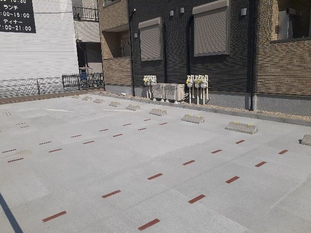 ハピネスの駐車場