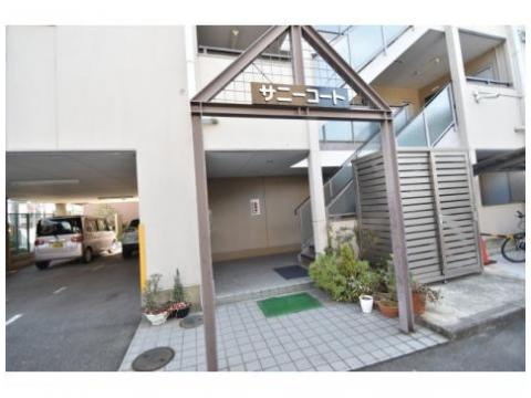 サニーコートの駐車場