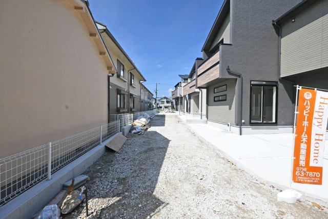 ブルーミングガーデン野間5丁目新築一戸建て│3LDK+並列駐車2台可の前面道路含む現地写真|2号棟、3号棟協定道路です。