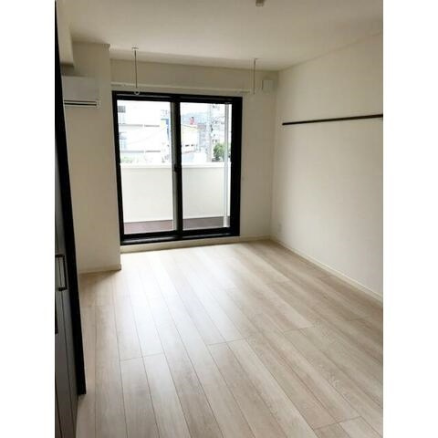 横浜市戸塚区戸塚町のアパートの居間・リビング