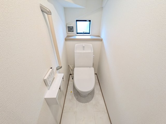 我孫子市青山台Ⅱ　新築戸建て　Ｂ号棟のトイレ|高い節水性能で、水道代を大幅にカット。環境とお財布に優しく、家計をしっかりサポートします。