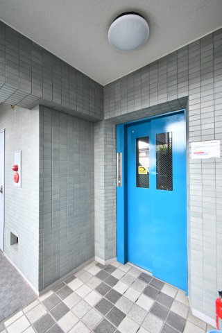 モアクレスト浦和のその他共用部分|②物件の魅力：2026年8月にリフォームを終えたばかりの清潔感あふれる空間。システムキッチンやユニットバス、温水洗浄便座など、毎日使う水回りがすべて新品なのは大きな魅力。