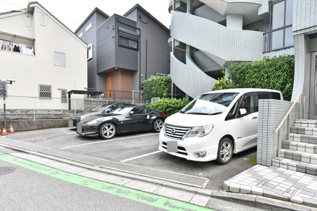 モアクレスト浦和の駐車場|※空き状況は当社まで都度ご確認くださいませ■『物件を今日見てみたい』など、当日のご案内も可能です。 どうぞお気軽にお電話下さい。近隣・同条件などの物件もまとめてご紹介も可能です。