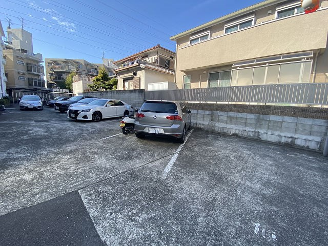 ニューエクセル武庫之荘の駐車場