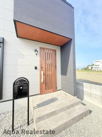 藍住町富吉字大向　新築分譲住宅の玄関|毎日通る玄関はこちらです