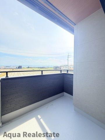 藍住町富吉字大向　新築分譲住宅のバルコニー|暖かな日差しのふりそそぐバルコニー