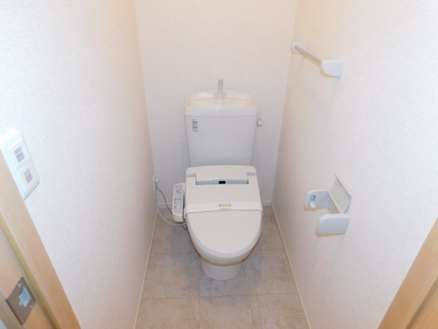 グレイスコートのトイレ|別部屋の写真です