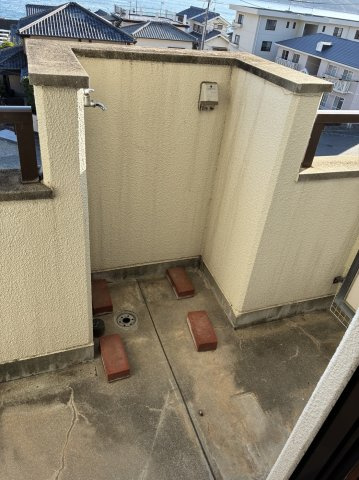 呉市天応南町の賃貸マンションのバルコニー|洗濯機置場