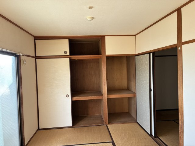 呉市天応南町の賃貸マンションの収納