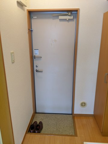 プログレ中央の玄関