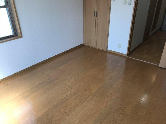 プログレ中央の洋室