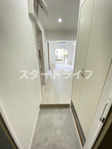大阪市淀川区西中島４丁目の賃貸マンションの玄関