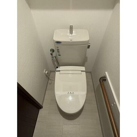 藤沢市川名の賃貸マンションのトイレ