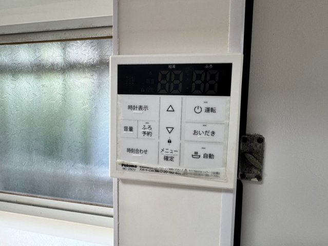 狭山市北入曽中古戸建のその他|ボタンひとつでお湯張りや保温が手軽に行える給湯器付き！仕事終わりや疲れた日も、準備の手間なくいつでも温かいお風呂に浸かれます。毎日の入浴時間を快適かつスマートにサポートしてくれる便利な設備です。