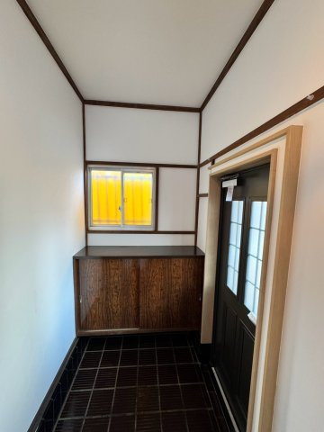 狭山市北入曽中古戸建の玄関