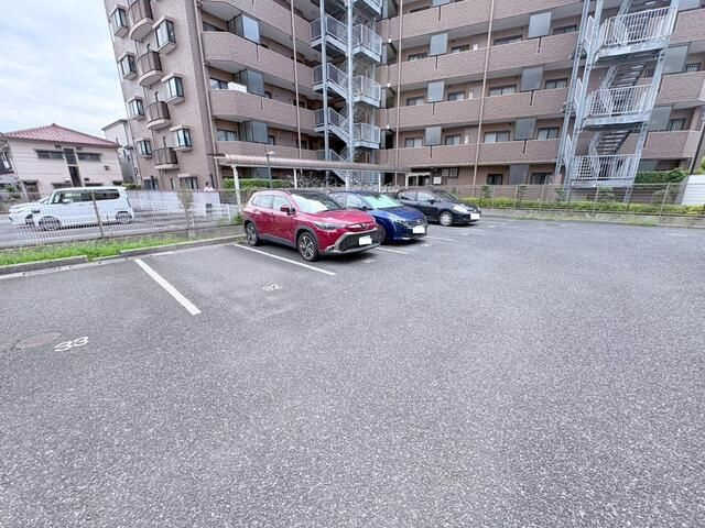 富士ビルの駐車場