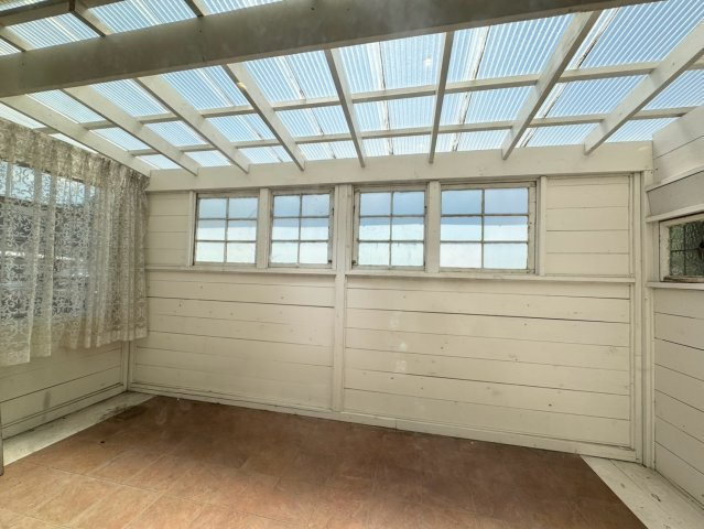 BON JONOーボン・ジョーノー小倉北区片野新町3丁目　3LDKー　【小倉北区　中古戸建て】の設備|広々としたサンルーム付き♪テーブルや椅子など置いてゆったりとした時間が過ごせます♪　【小倉北区　中古戸建て】
