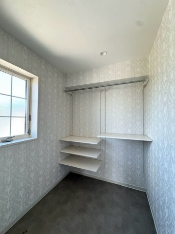 BON JONOーボン・ジョーノー小倉北区片野新町3丁目　3LDKー　【小倉北区　中古戸建て】の脱衣所|洗面脱衣所には収納スペース♪　【小倉北区　中古戸建て】