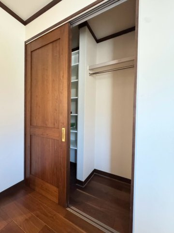 BON JONOーボン・ジョーノー小倉北区片野新町3丁目　3LDKー　【小倉北区　中古戸建て】の収納|帰宅後すぐに上着をかけたりできます♪　【小倉北区　中古戸建て】