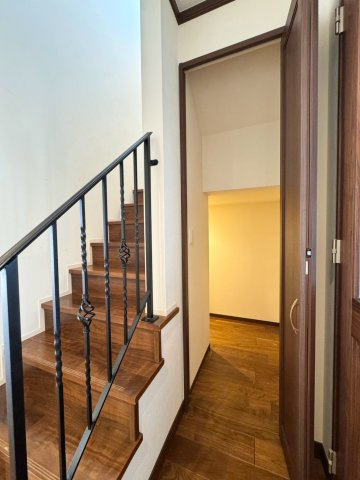 BON JONOーボン・ジョーノー小倉北区片野新町3丁目　3LDKー　【小倉北区　中古戸建て】の収納|階段下にも収納♪季節物などしまえます♪　【小倉北区　中古戸建て】