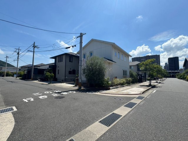 BON JONOーボン・ジョーノー小倉北区片野新町3丁目　3LDKー　【小倉北区　中古戸建て】の前面道路含む現地写真|この周辺の住人くらいの車しかほぼ通らないため交通量も少なく安心です　【小倉北区　中古戸建て】