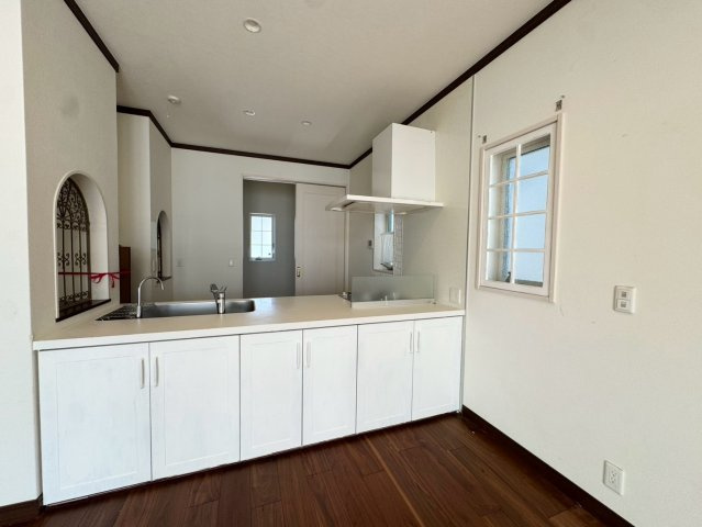 BON JONOーボン・ジョーノー小倉北区片野新町3丁目　3LDKー　【小倉北区　中古戸建て】のキッチン|白を基調としたカウンターキッチン♪　【小倉北区　中古戸建て】