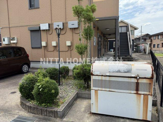 Ａｌｌ　ｆｏｒ　Ｏｎｅのエントランス|専用のゴミ捨て場もあります☆