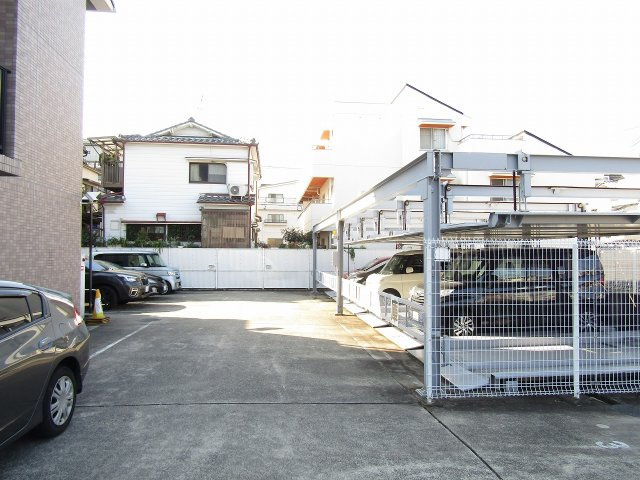 プライム21の駐車場