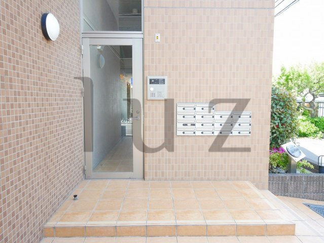 ネオプレジールのエントランス