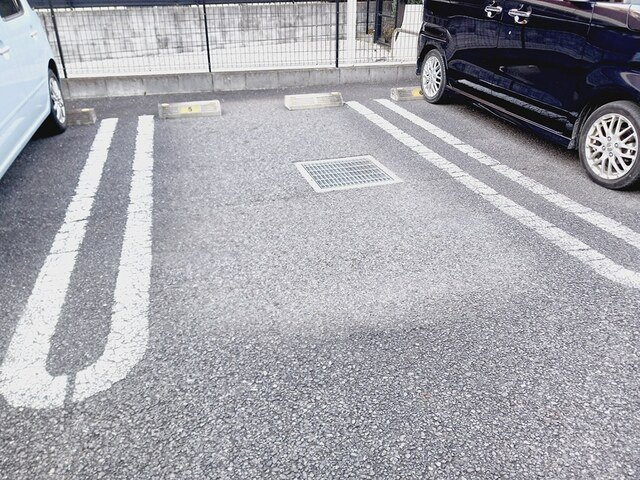 フェリークスの駐車場