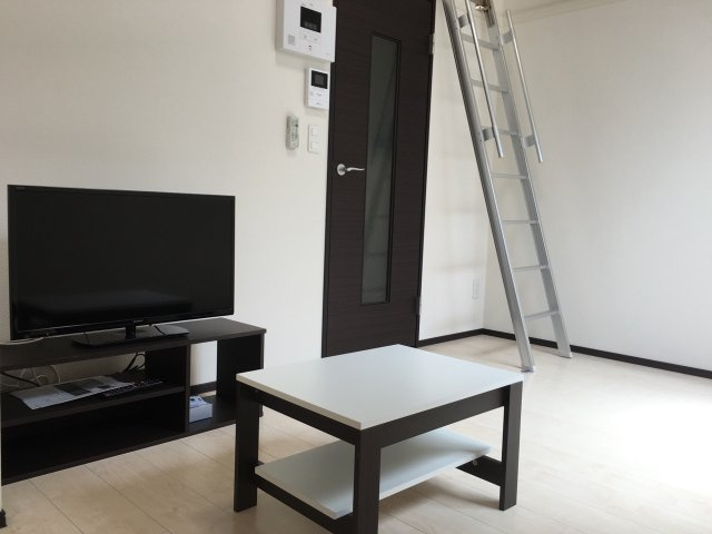 クレイノＳＵＧＡＷＡＲＡの居間・リビング|同タイプの部屋の写真です