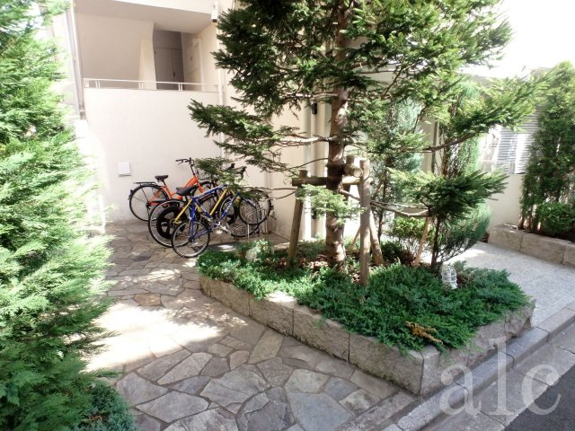 SOCIETY SHINNAKANO (ソサエティ新中野)の駐車場