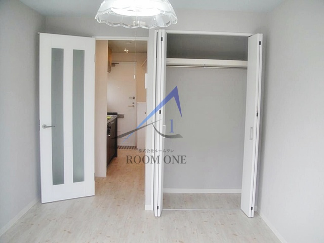 クレセント中丸Ⅱの居間・リビング|洋室のお部屋です。